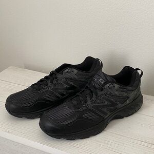 New Balance Men's Black and Gray Athletic Shoes